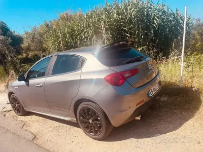 Usata Alfa Romeo Giulietta 140 CV (102 kW) 2012 Grigio Utilitaria