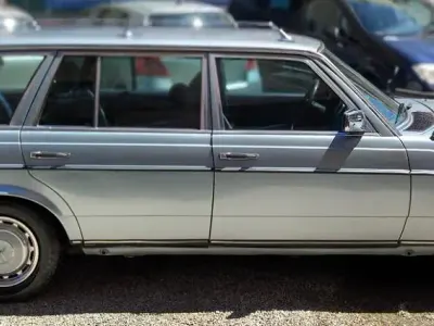 Usata Mercedes E200 109 CV (80 kW) 1983 Bluazzurro Station wagon