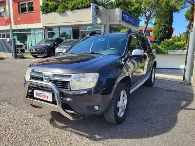 Usata Dacia Duster Lauréate 105 CV (77 kW) 2011 Nero metallizzato SUV