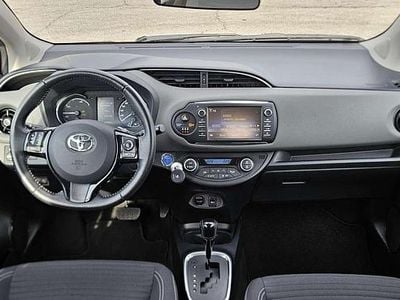 Usata Toyota Yaris Hybrid Active 73 CV (53 kW) 2020 Rosso Berlina