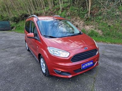 Usata Ford Tourneo Courier 75 CV (55 kW) 2015 Rosso Monovolume