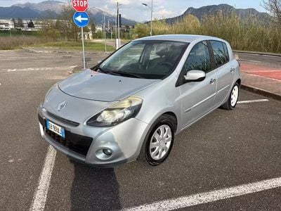 Usata Renault Clio II 72 CV (52 kW) 2010 Argento Berlina