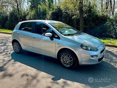 Usata Fiat Punto Lounge 69 CV (50 kW) 2012 Grigio Utilitaria