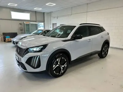 Usata Peugeot 2008 Allure 101 CV (74 kW) 2025 Bianco oketike SUV