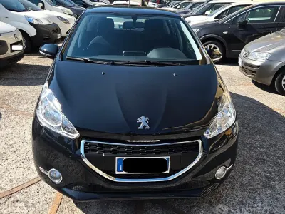 Usata Peugeot 208 68 CV (50 kW) 2015 Nero Utilitaria