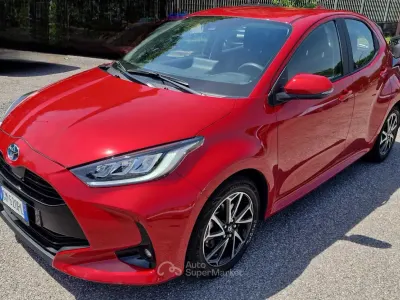 Usata Toyota Yaris 116 CV (85 kW) 2023 Rosso Utilitaria