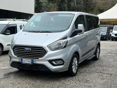 Begagnad Ford Tourneo Titanium 131 HK (96 kW) 2022 Silver Minibuss