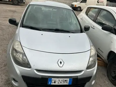 Usata Renault Clio 75 CV (55 kW) 2010 Grigio Berlina