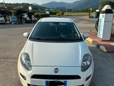 Usata Fiat Grande Punto 75 CV (55 kW) 2014 Bianco Utilitaria