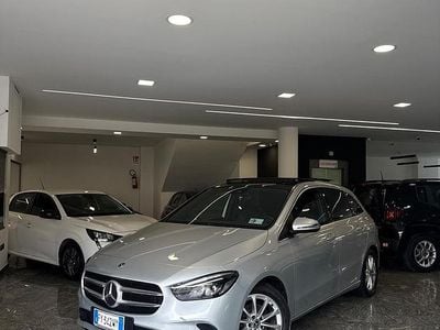 Usata Mercedes B180 116 CV (85 kW) 2019 Grigio Monovolume