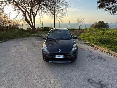 Usado Renault Clio II Dynamique 85 CV (62 kW) 2010 Negro Berlina
