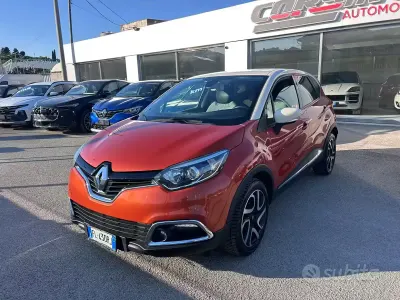 Usata Renault Captur 110 CV (80 kW) 2015 Rosso SUV