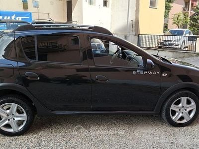 Gebraucht Dacia Sandero Prestige 90 PS (66 kW) 2015 Schwarz SUV