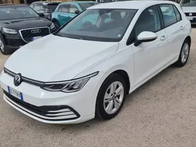 Usata VW Golf VII Life 116 CV (85 kW) 2021 Bianco Utilitaria