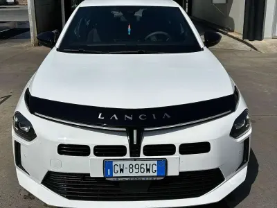 Usata Lancia Ypsilon 101 CV (74 kW) 2025 Bianco Utilitaria