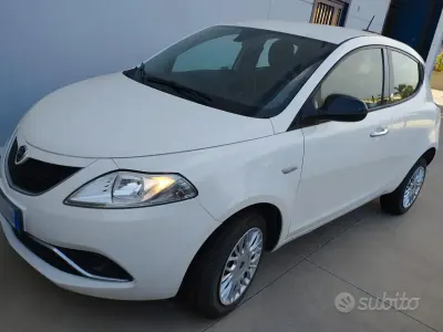 Usata Lancia Ypsilon 80 CV (58 kW) 2017 Bianco Utilitaria