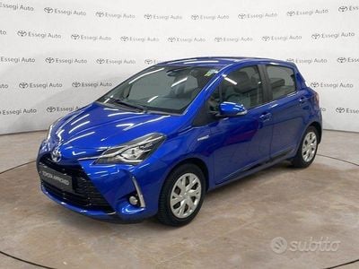Usata Toyota Yaris Hybrid Active 73 CV (53 kW) 2017 Blu Berlina