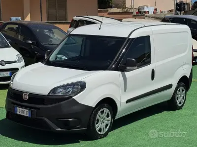 Usata Fiat Doblò S 105 CV (77 kW) 2022 Bianco Monovolume