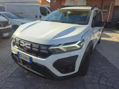 Usata Dacia Jogger Essentiel 101 CV (74 kW) 2023 Bianco Monovolume