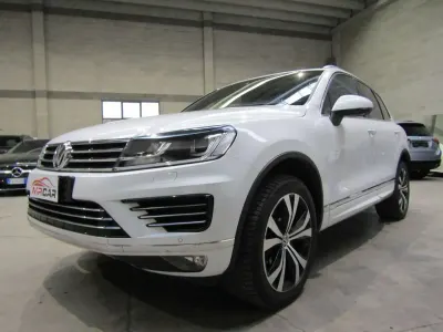Usata VW Touareg R-line 204 CV (150 kW) 2018 Pure white SUV