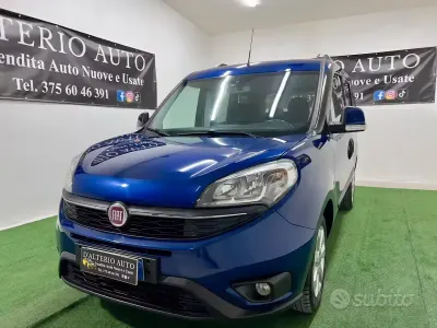 Begagnad Fiat Doblò Lounge 135 HK (99 kW) 2015 Blå Minibuss