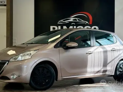 Usata Peugeot 208 Allure 82 CV (60 kW) 2014 Viola Utilitaria
