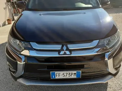 Usata Mitsubishi Outlander 150 CV (110 kW) 2016 Blu SUV