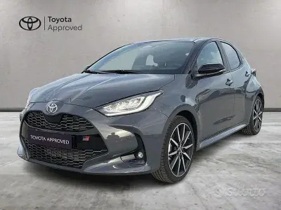 Nuova Toyota Yaris Hybrid Sport 131 CV (96 kW) 2025 Grigio Berlina