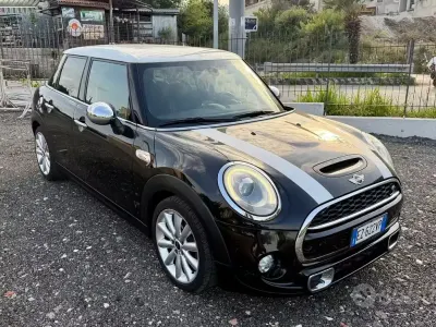 Begagnad Mini Cooper SD 190 HK (139 kW) 2015 Svart Halvkombi