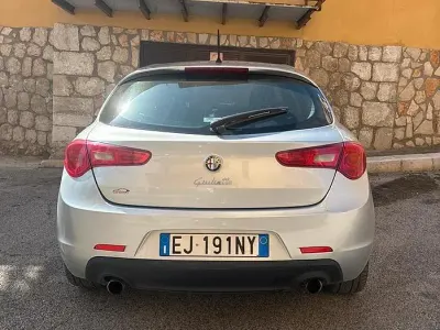 Usata Alfa Romeo Giulietta 105 CV (77 kW) 2011 Grigio Utilitaria