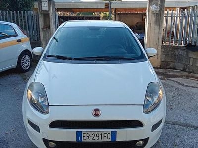 Bianco Usata 2013 Fiat Punto Lounge Utilitaria | 2300 € (Cara)