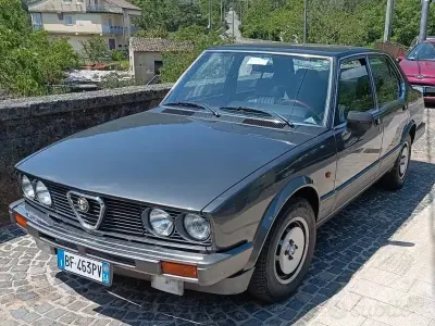 Usata Alfa Romeo Alfetta 130 CV (95 kW) 1983 Marrone Berlina