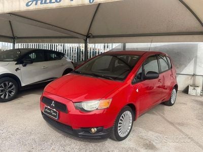 Usata Mitsubishi Colt Invite 75 CV (55 kW) 2010 Rosso Utilitaria