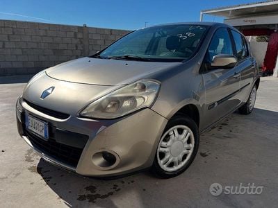 Usata Renault Clio IV Dynamique 74 CV (54 kW) 2012 Marrone Berlina