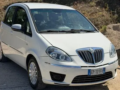 Usado Lancia Musa 77 CV (56 kW) 2012 Blanco Monovolumen