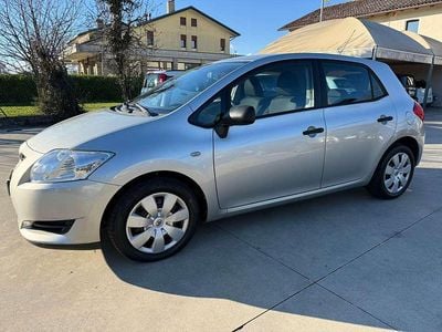 Usata Toyota Auris Sol 97 CV (71 kW) 2008 Argento Utilitaria