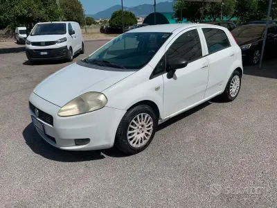 Usata Fiat Grande Punto Dynamic 75 CV (55 kW) 2008 Bianco Utilitaria