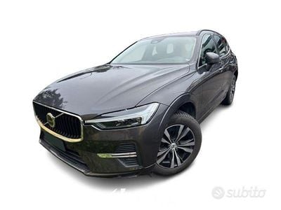 Usata Volvo XC60 Momentum 197 CV (144 kW) 2021 Grigio scuro SUV