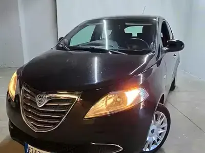 Usata Lancia Ypsilon 69 CV (50 kW) 2014 Bianco Utilitaria