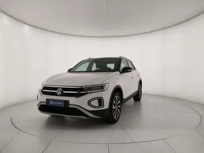 Usata VW T-Roc Style 110 CV (80 kW) 2023 Pure white nero SUV