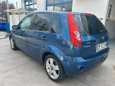Usata Ford Fiesta 90 CV (66 kW) 2008 Blu Utilitaria