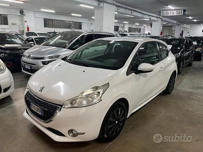 Usata Peugeot 208 82 CV (60 kW) 2013 Bianco Utilitaria