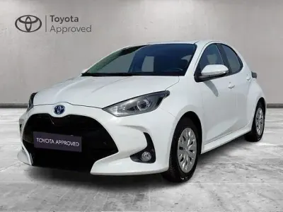 Usata Toyota Yaris Active 2022 Super white Utilitaria