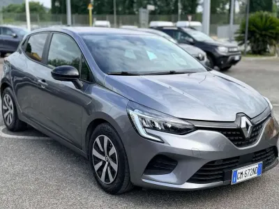 Usata Renault Clio V Zen 101 CV (74 kW) 2023 Grigio Berlina