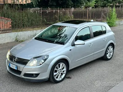 Usata Opel Astra Cosmo 150 CV (110 kW) 2005 Grigio Berlina