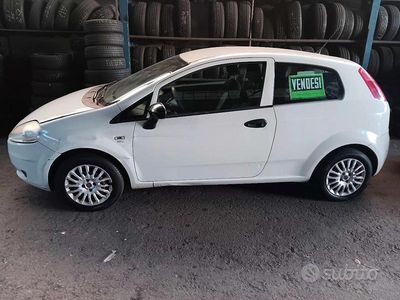 Usata Fiat Grande Punto 65 CV (47 kW) 2009 Bianco Utilitaria