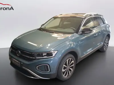 Usata VW T-Roc Style 150 CV (110 kW) 2023 Petroleum blue metallizzato de SUV