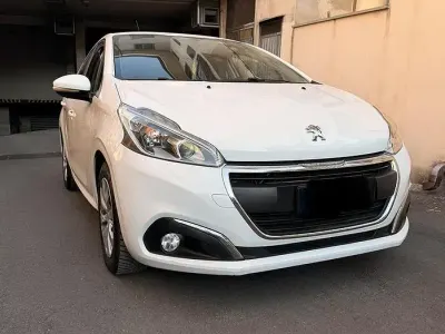 Usata Peugeot 208 75 CV (55 kW) 2016 Bianco Utilitaria