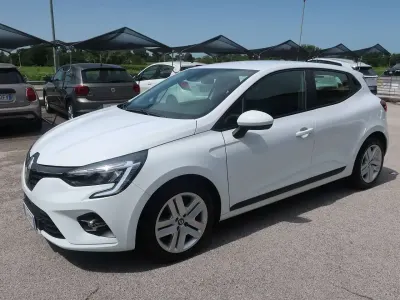 Usata Renault Clio V Business 91 CV (66 kW) 2022 Bianco pastello Berlina