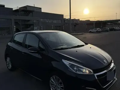 Usata Peugeot 208 102 CV (75 kW) 2019 Grigio Utilitaria